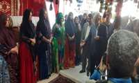 بازدید استاندار بوشهر از غرفه صنایع دستی زنان عشایری شهرستان دشتی